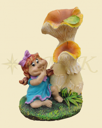 Фигурка гном-девочка под грибочком(сидя)